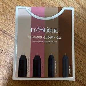Summer glow mini essentials lip and blush kit